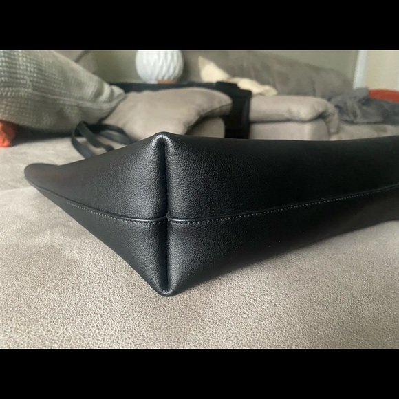 ** BRAND NEW CONDITION** Saint Laurent Black Leather North-South Shoulder Tote - Picture 6 of 12